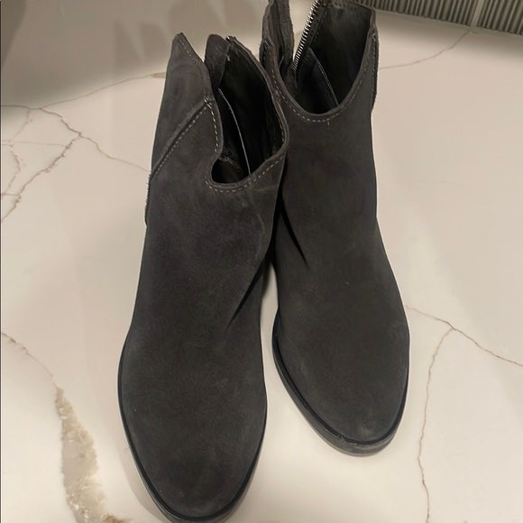 Black Ankle Boots with Slip-On Style Soft Material and Low Heel - Picture 4 of 4